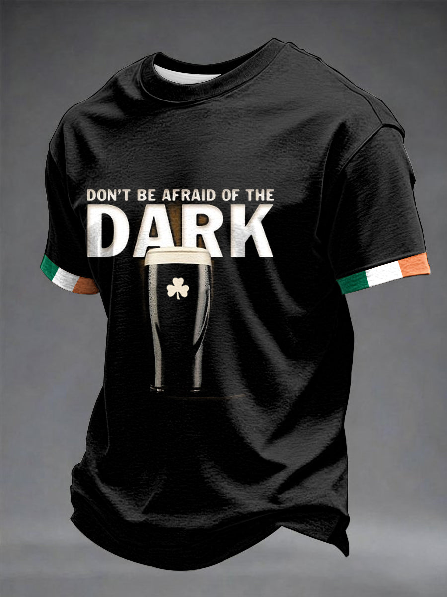 Men are not afraid of dark short-sleeved t-shirts