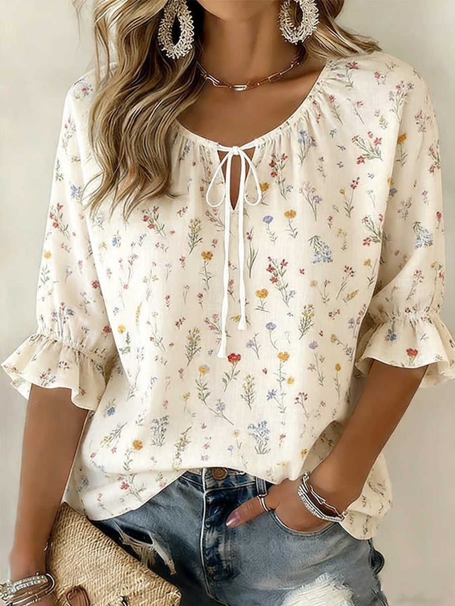 Women's shirt for everyday and party with elegant floral patterns and half-sleeves