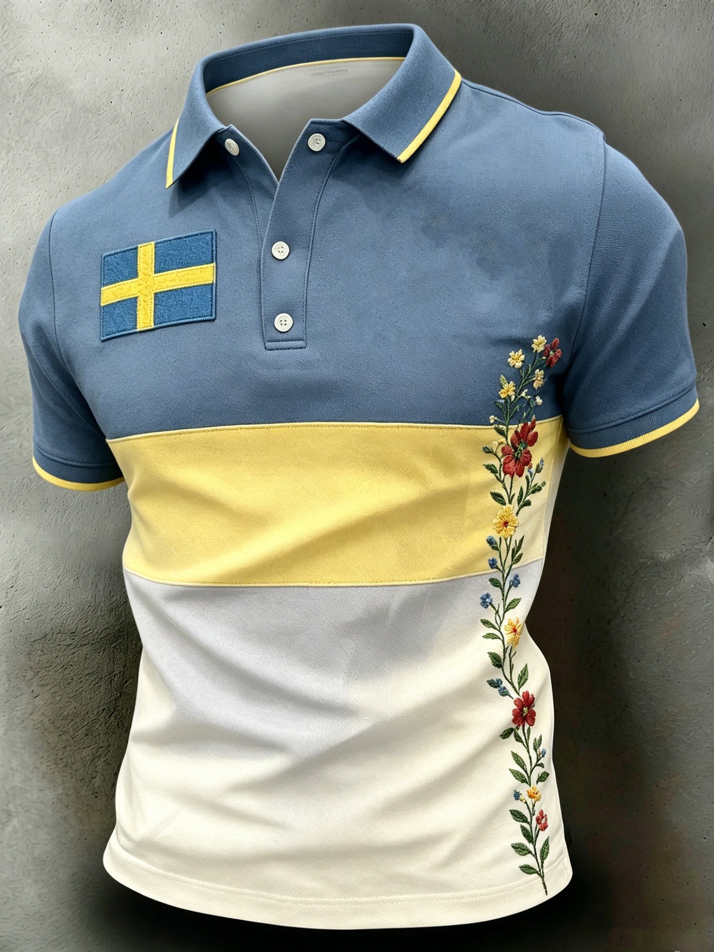 Herrkonsttryck med svensk flagga i färgschema, polotröja