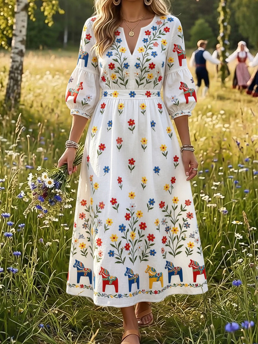 Dams klänning i vintagestil med svensk dalahäst och blommig brodyr, konsttryck, ledig stil