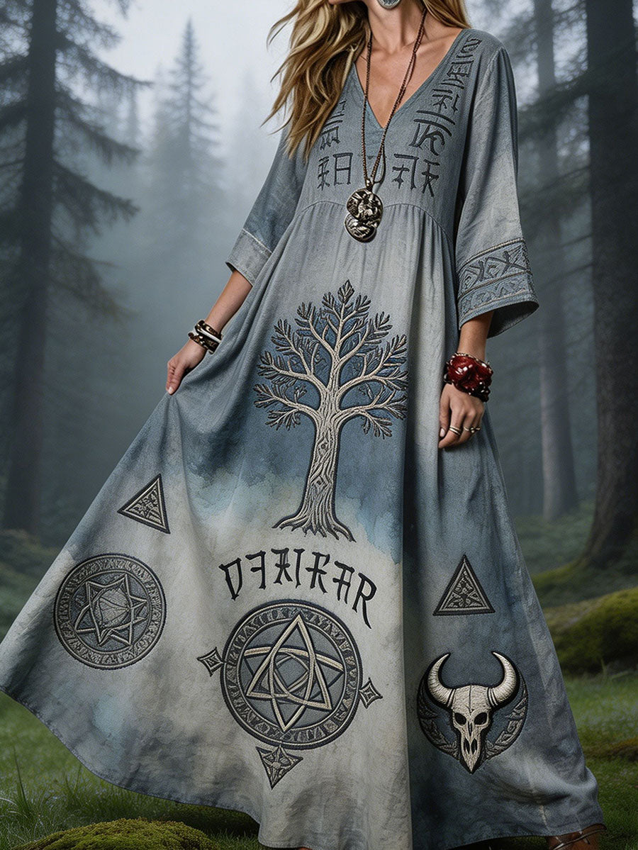 Damklänning i vikingastil med nordiskt motiv tryckt på linne