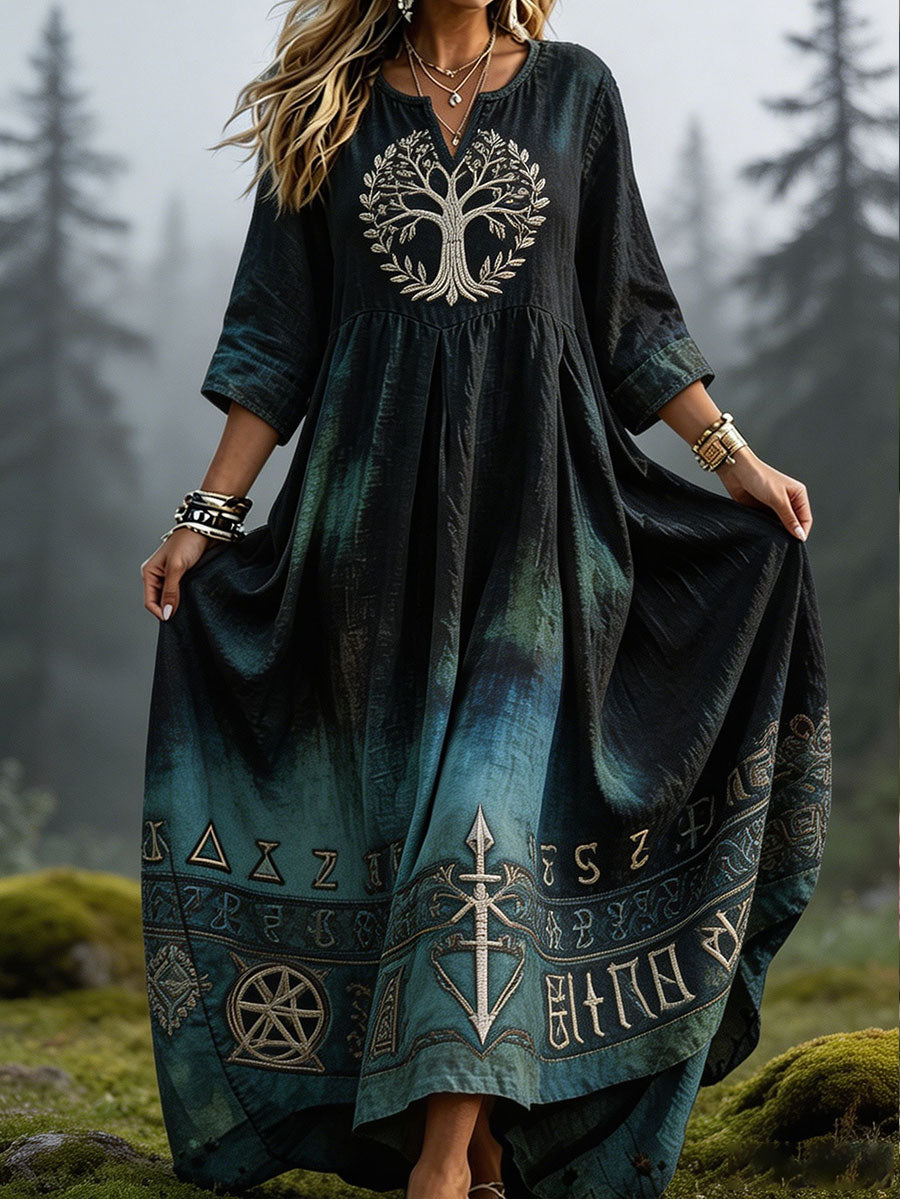 Damklänning i vikingastil med nordiskt motiv tryckt på linne