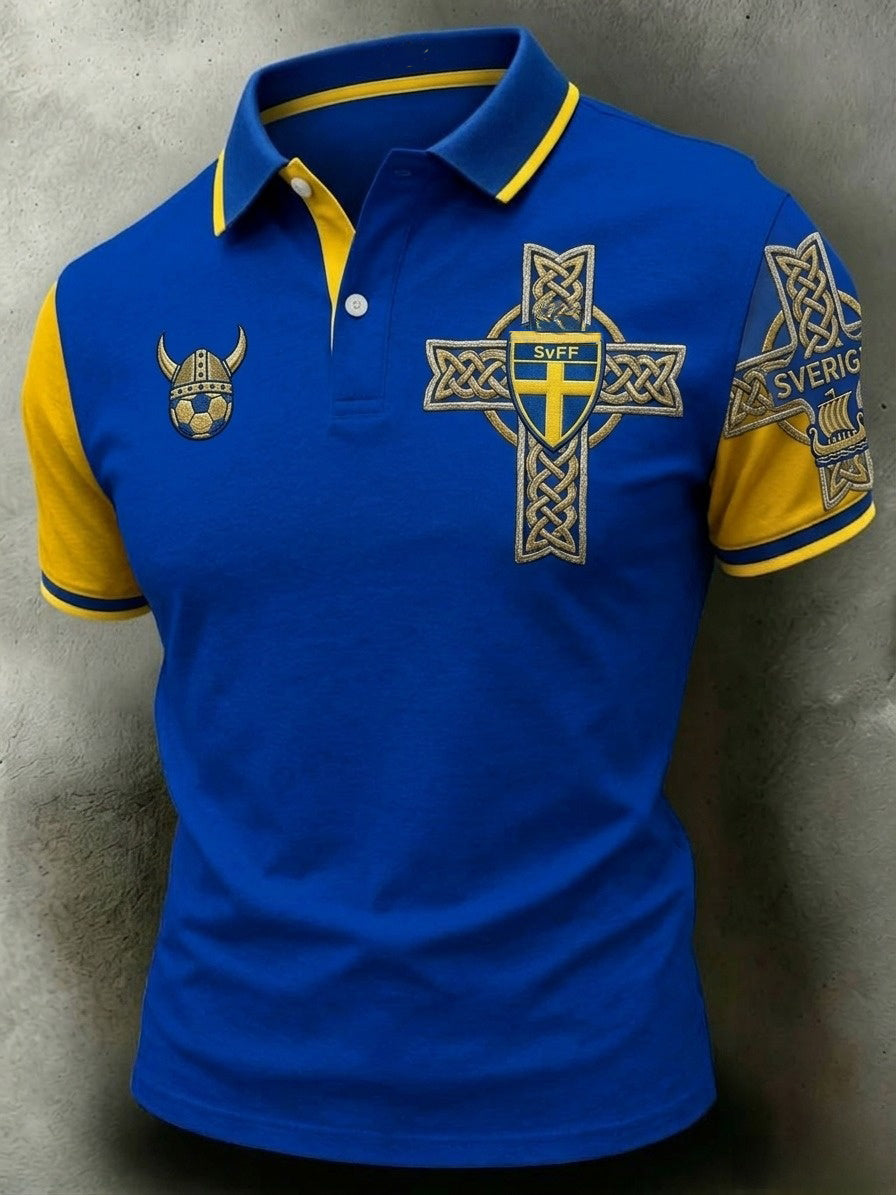 Herrpolskortärmad polo med retrotryck för svenska fotbollsentusiaster 2026