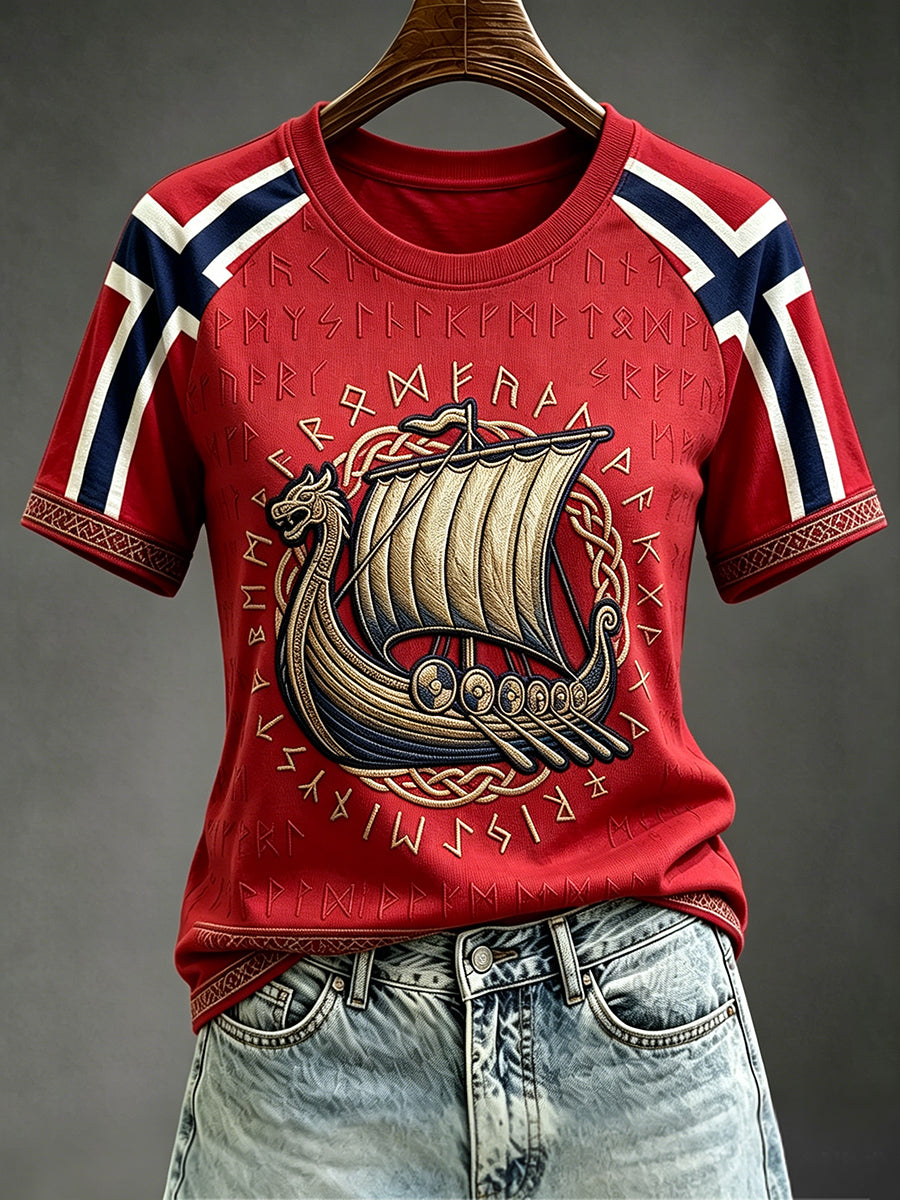 Kvinnelig Vikinglangskip Kunst Norge Flagg Trykk Rund Hals Kortermet T-skjorte
