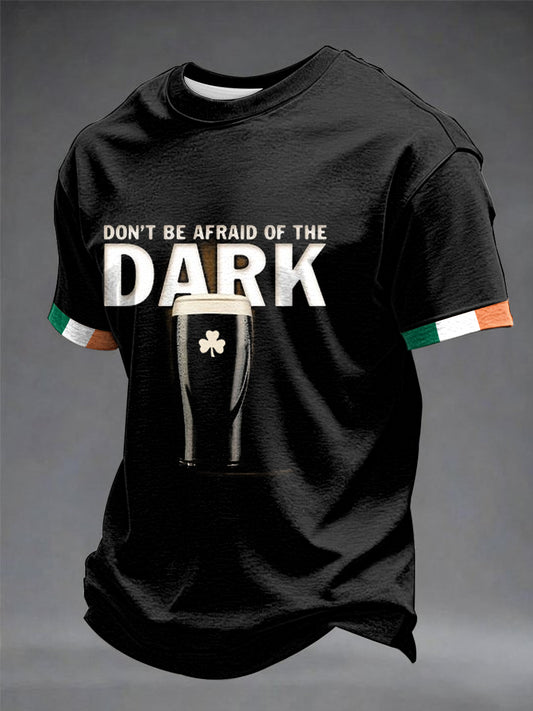 Men are not afraid of dark short-sleeved t-shirts