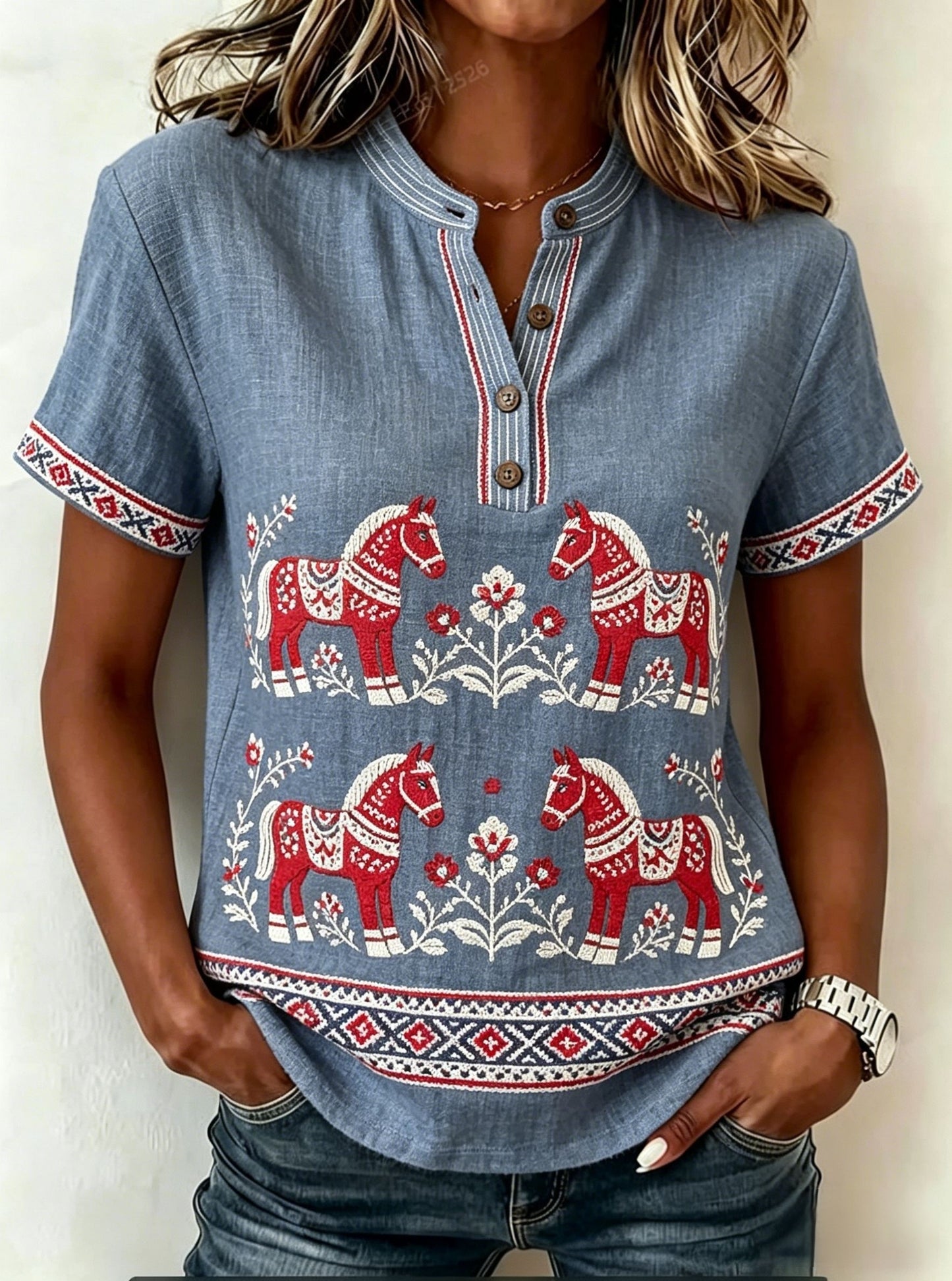 Dams retro svensk midsommarfolkal blommig t-shirt i bomull-linne