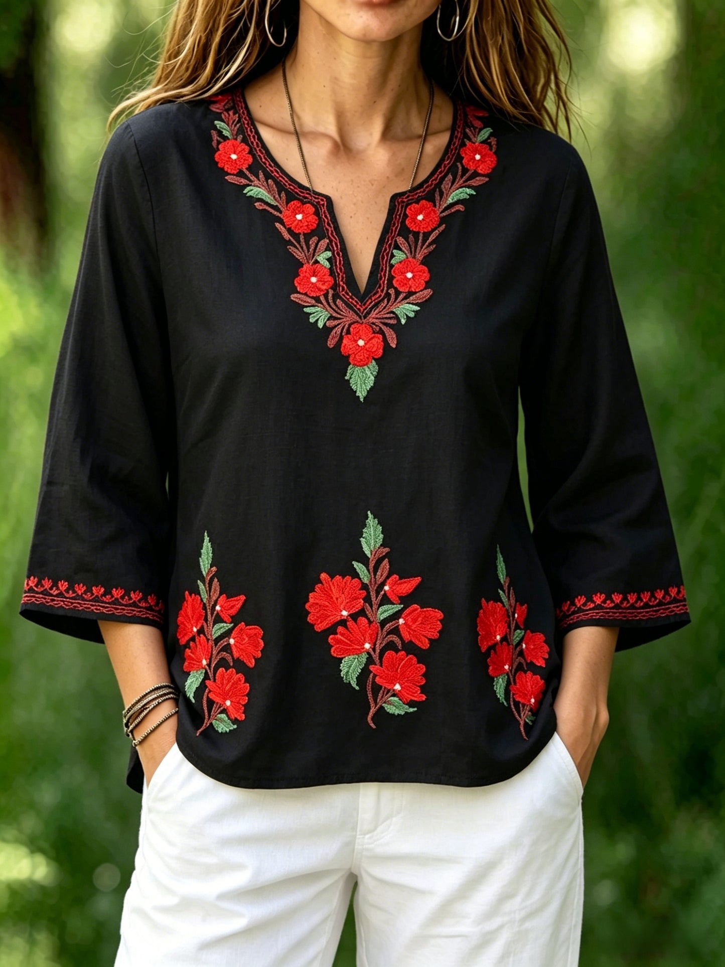 Dams retro svensk midsommarfolkstil blus i bomull-linne med blommönster