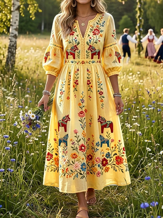 Damskjorta i vintagestil med blommönster och dalahästmotiv, V-ringning