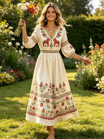Damskjorta i offwhite med svensk midsommar- och dalahästmönster, av bomull-linne, med V-ringning – ledig stil