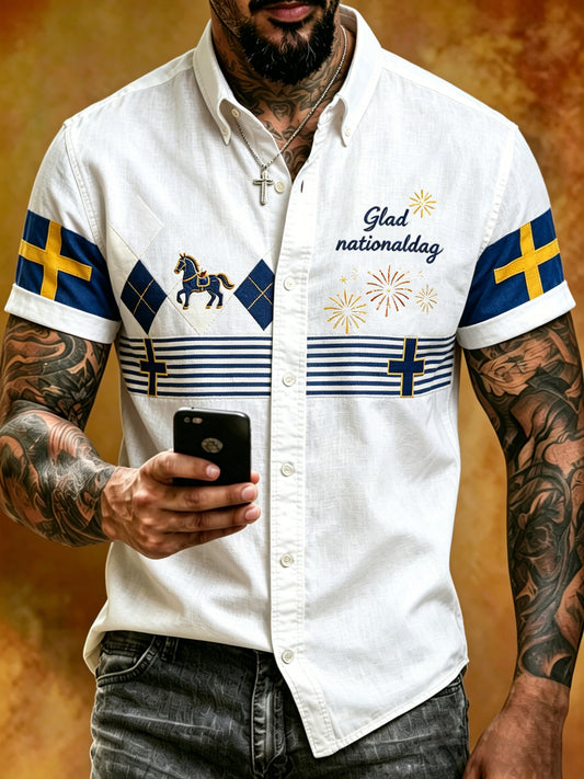 Herrskjorta med korta ärmar och konstnärlig tryck som firar Sveriges nationaldag
