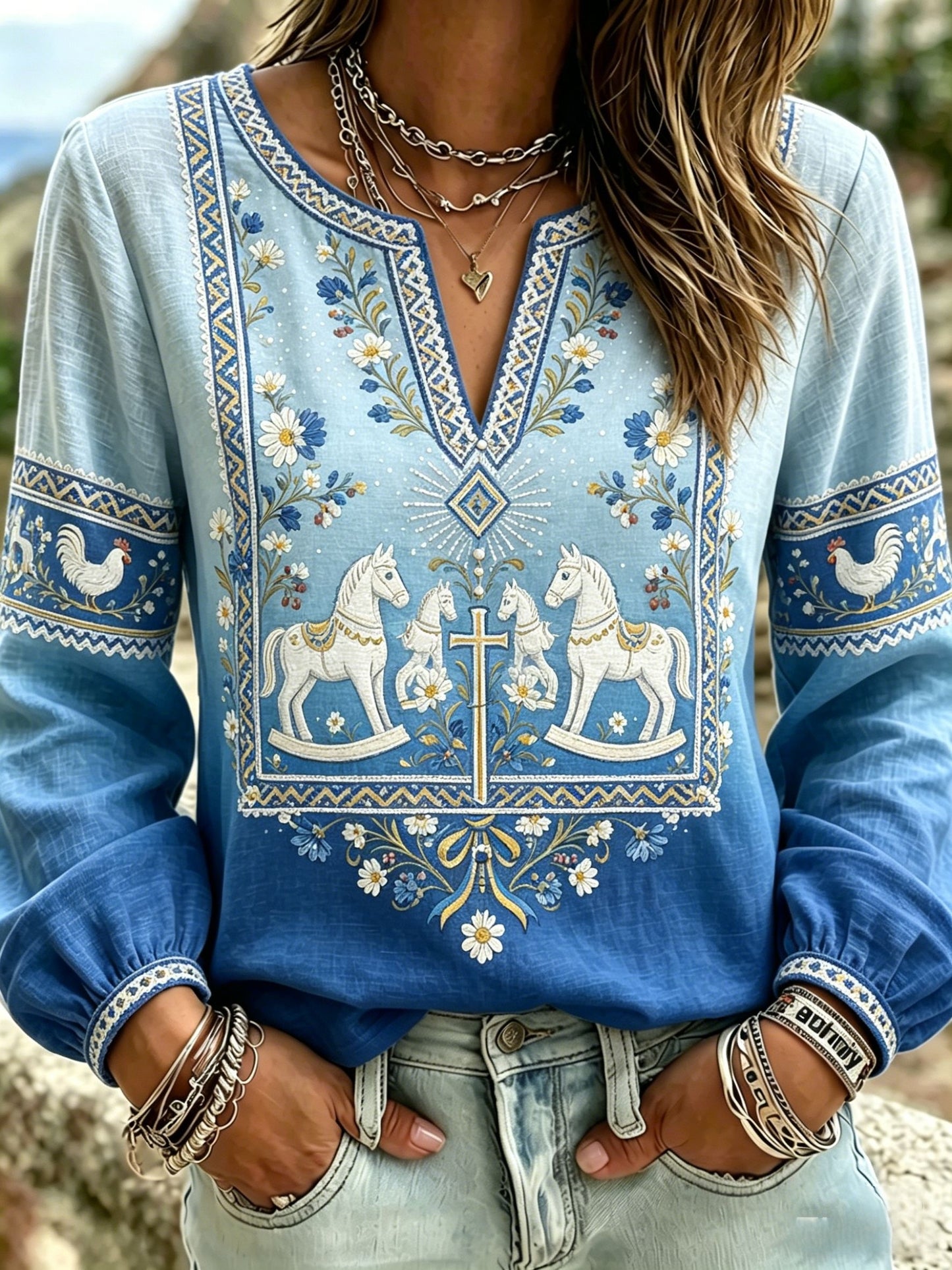Dams retro svensk midsommarfolkloristisk blus i bomull-linntyg med blommönster