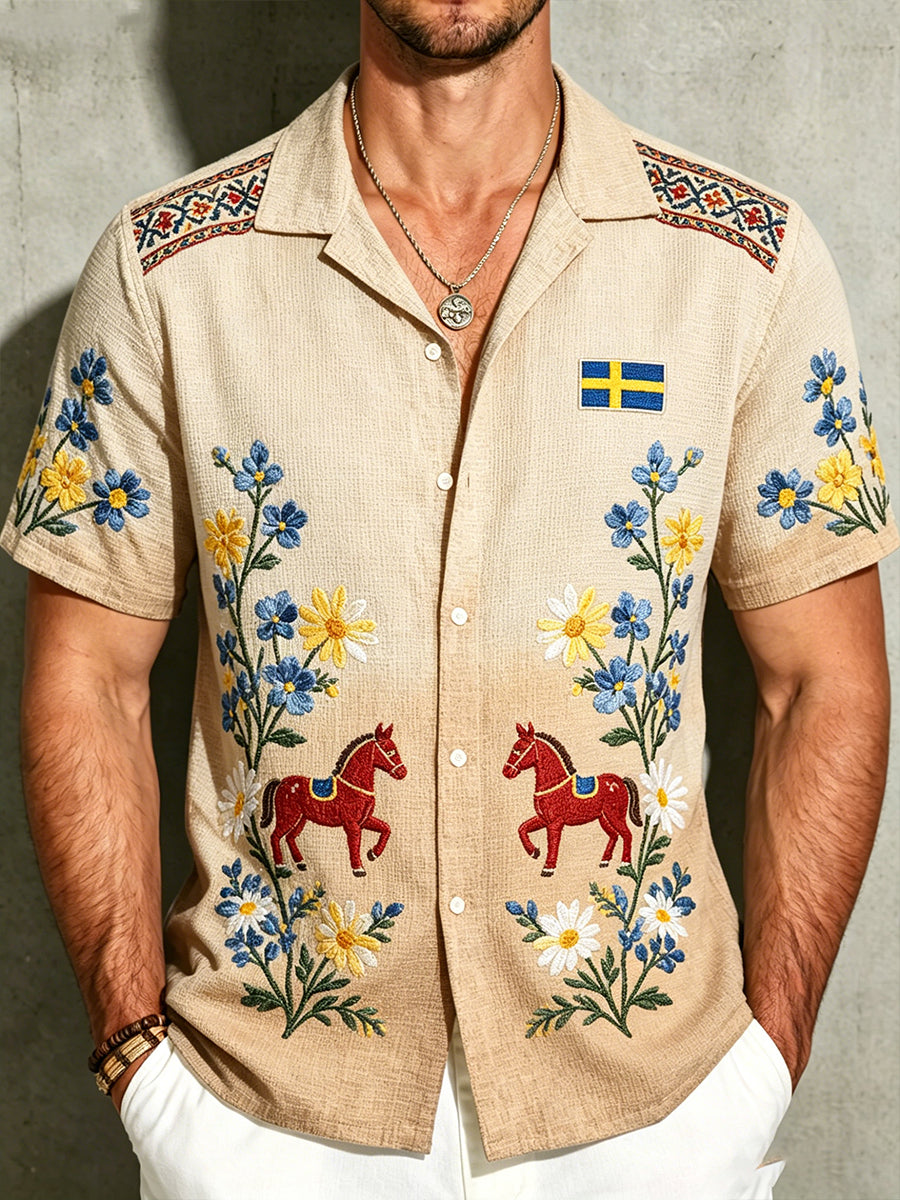 Herrskjorta i waffelstickat tyg med blommönster och riddhästtryck, kortärmad