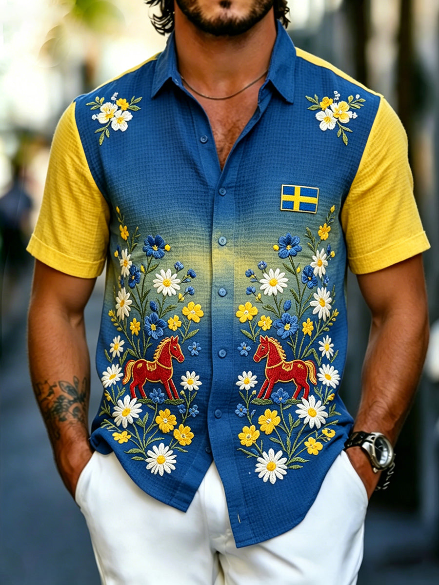 Herrskjorta i waffelstickat tyg med blommönster och riddhästtryck, kortärmad