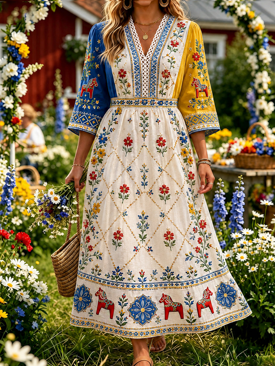 Damklänning i vintagestil med svensk dalahäst, broderad blomsterkonst och avslappnad passform