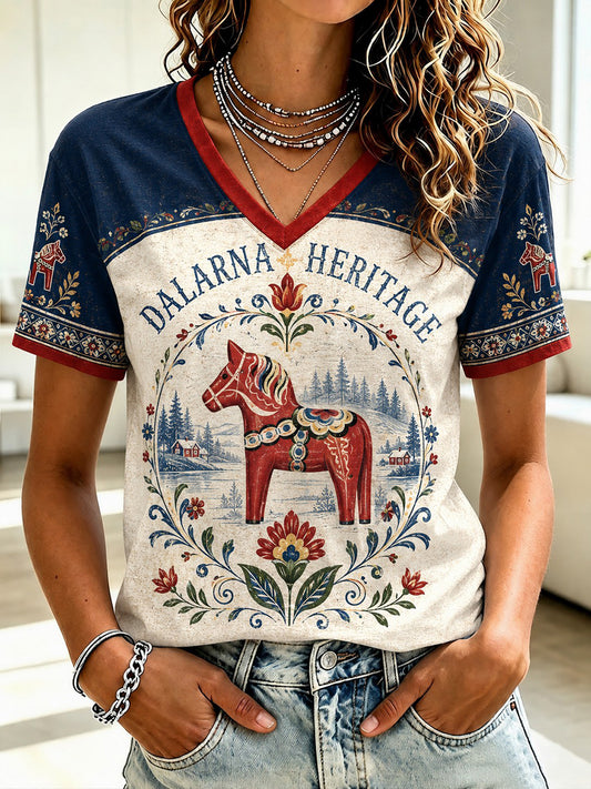 Dammens svenska dalahästtryckta t-shirt med v-ringning