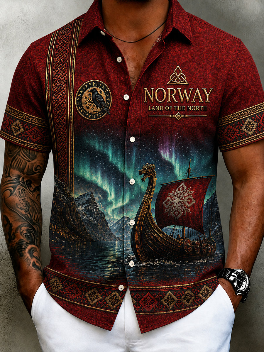 Menns kaukalskjorte i retro nordisk stil med norsk kunsttrykk
