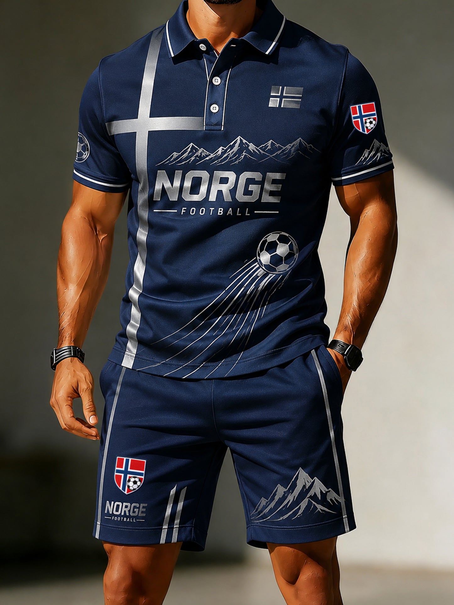 Herrepolosett med fotballfan-tema og kunsttrykk fra Norge