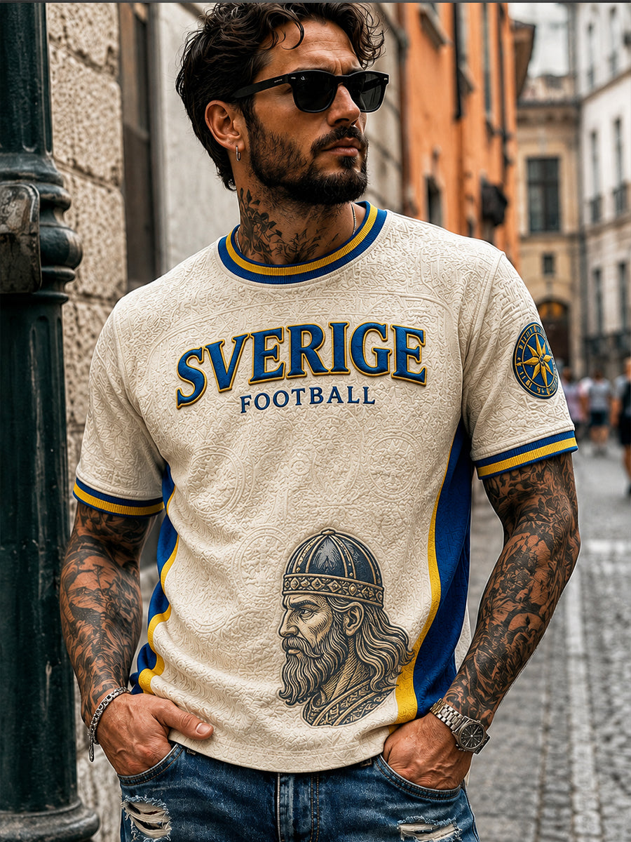 Retro svensk fotbollssupporter som hejar konsttryck avslappnad t-shirt