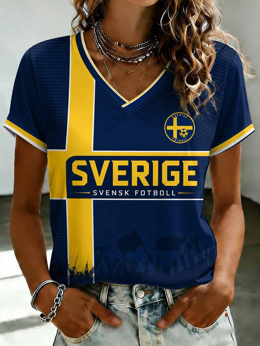 Retro svensk fotbollssupporter som hejar konsttryck avslappnad t-shirt