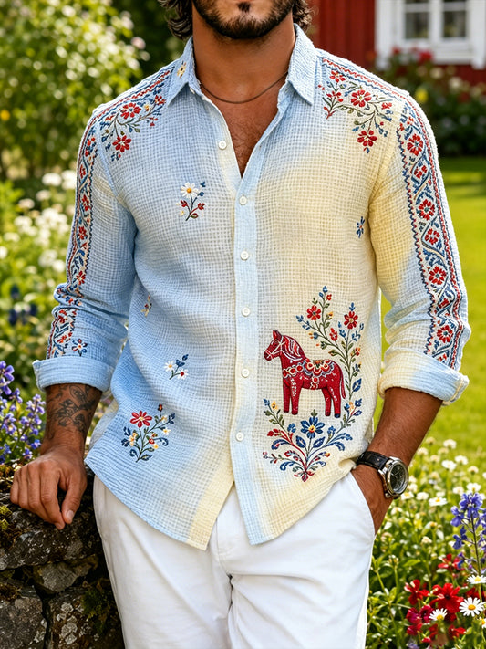 Herrskjorta i waffeltyg med midsommarblommönster och lång ärm