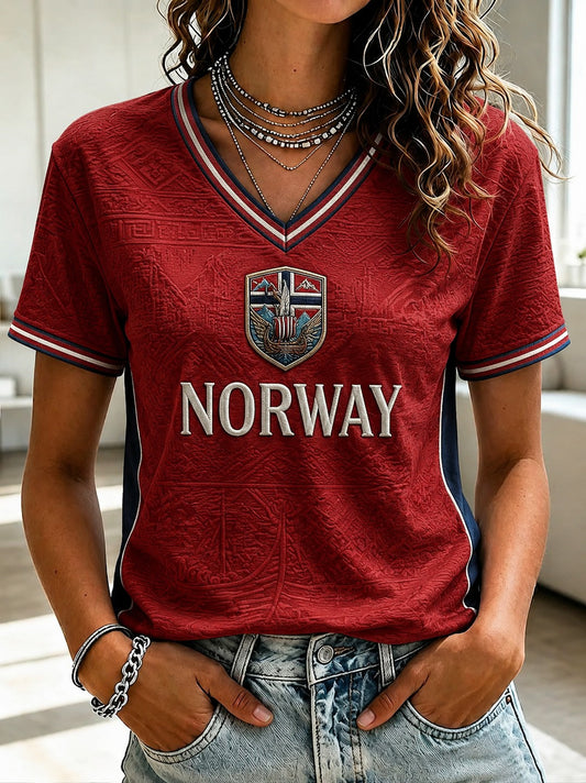 Dame-T-skjorte med fotballtrykk og V-utringning fra Norge