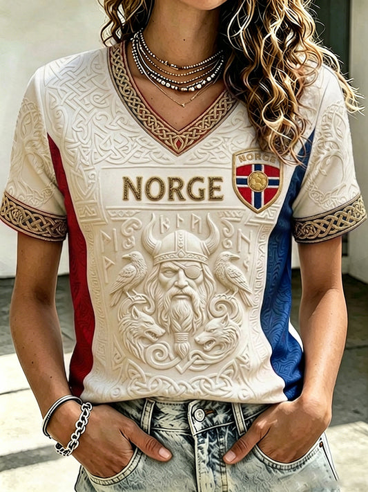 Kvinnelig fotballinspirert kunst fra Norge, keltisk trykk, t-skjorte med kortermet ermer