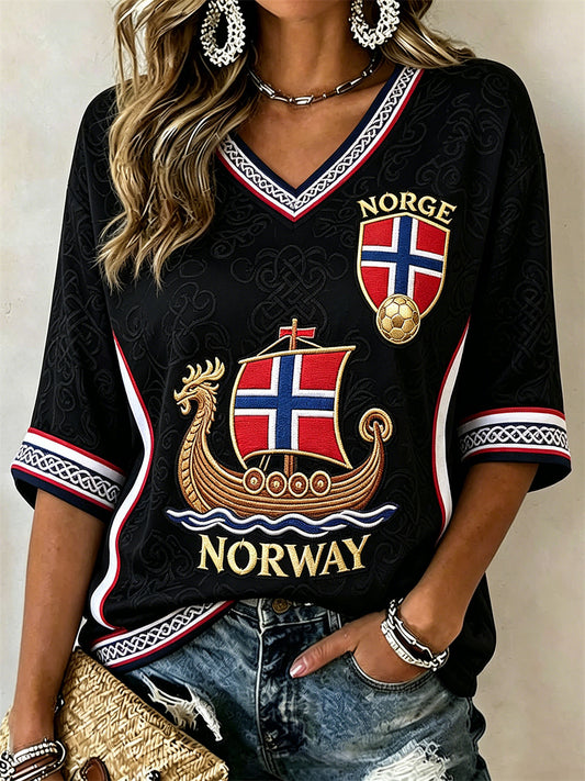Kvinners Norge Fotball Vikingeskips Keltisk knute Flagget inspirert trykk Midtlange ermer V-utringning T-skjorte
