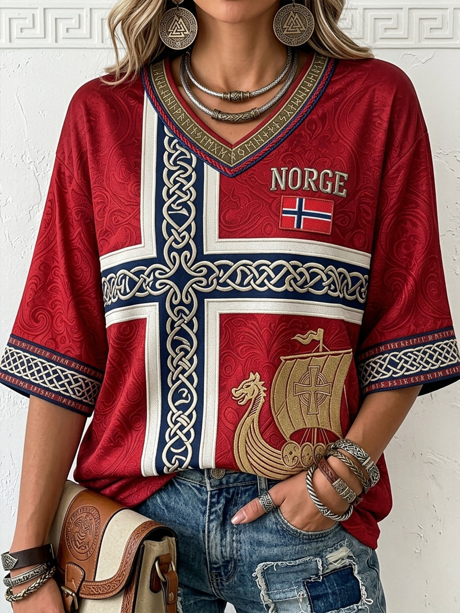 Dame-T-skjorte med nordisk vikingskipsmotiv, runetekster, middellange ermer og V-utringning