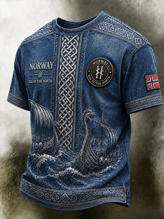 Uformelt T-skjort med vintage norsk viking- skandinavisk-nordisk stil kunsttrykk
