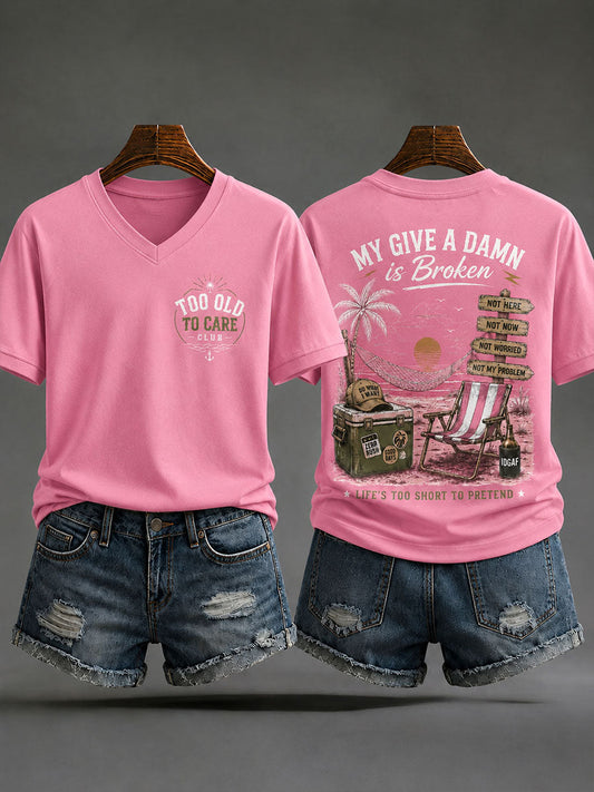 Kvinnors 'för gamla att vårda klubb' V-Hack T-shirts