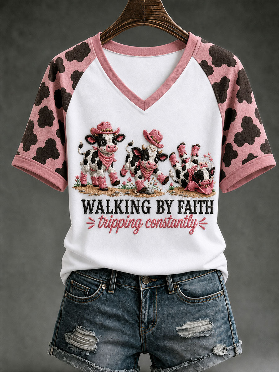 Kvinnors vandring genom tro Tripping Contantly T-shirt