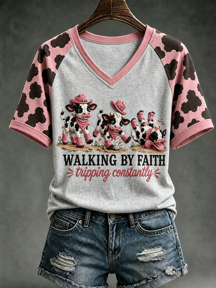 Kvinnors vandring genom tro Tripping Contantly T-shirt
