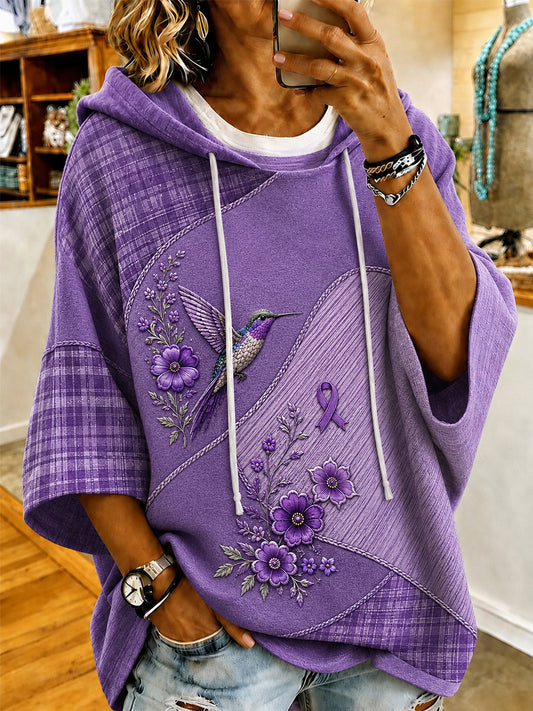 Dammuddning med lila blommor och kolibribild förmedlar medvetenhet om alzheimerssjukdom, kortärmad hoodie med lockdragsko