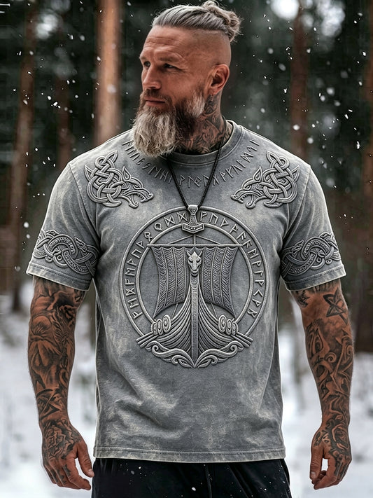 Mansvintage t-shirt med vikingaskepp, runteckningar och korta ärmar i ledig stil