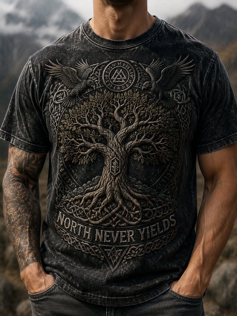 Vikingarnas världsträd “NORD GER ALDRIG UPP” Lättvikts-T-shirt