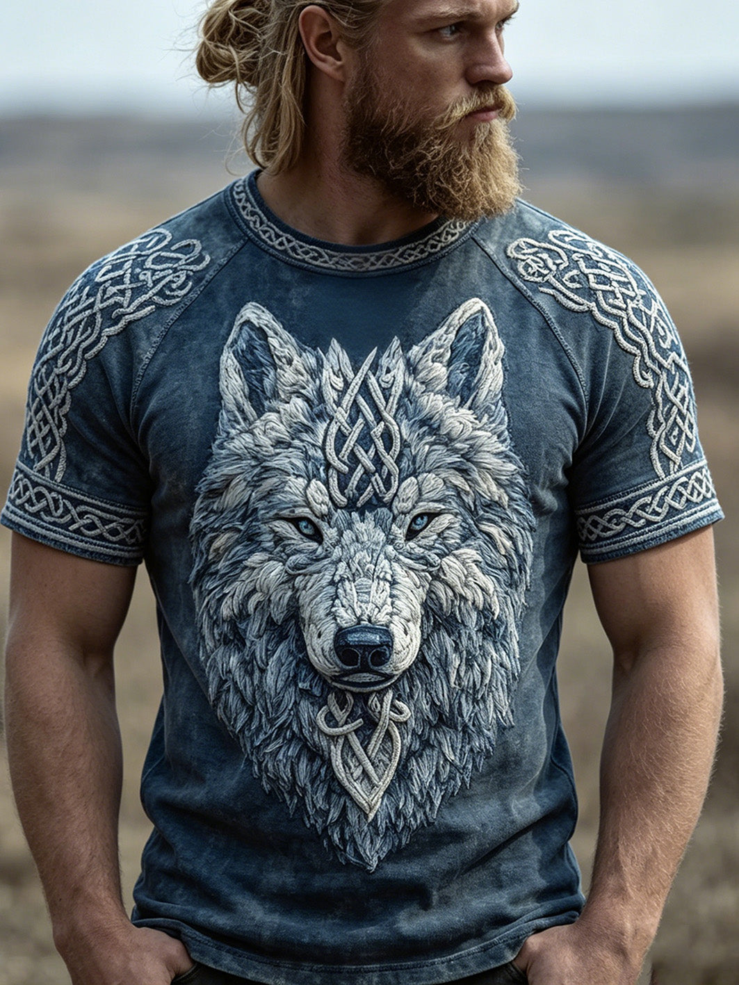 Herrlig retro-vikingatröja med vargansiktsmönster, kortärmad och avslappnad