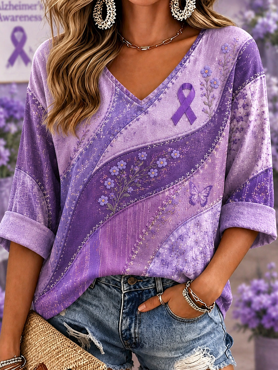 Kvinnors lila blomster och fjäril Print Alzheimers medvetenhet Stöd V-Neck Tee