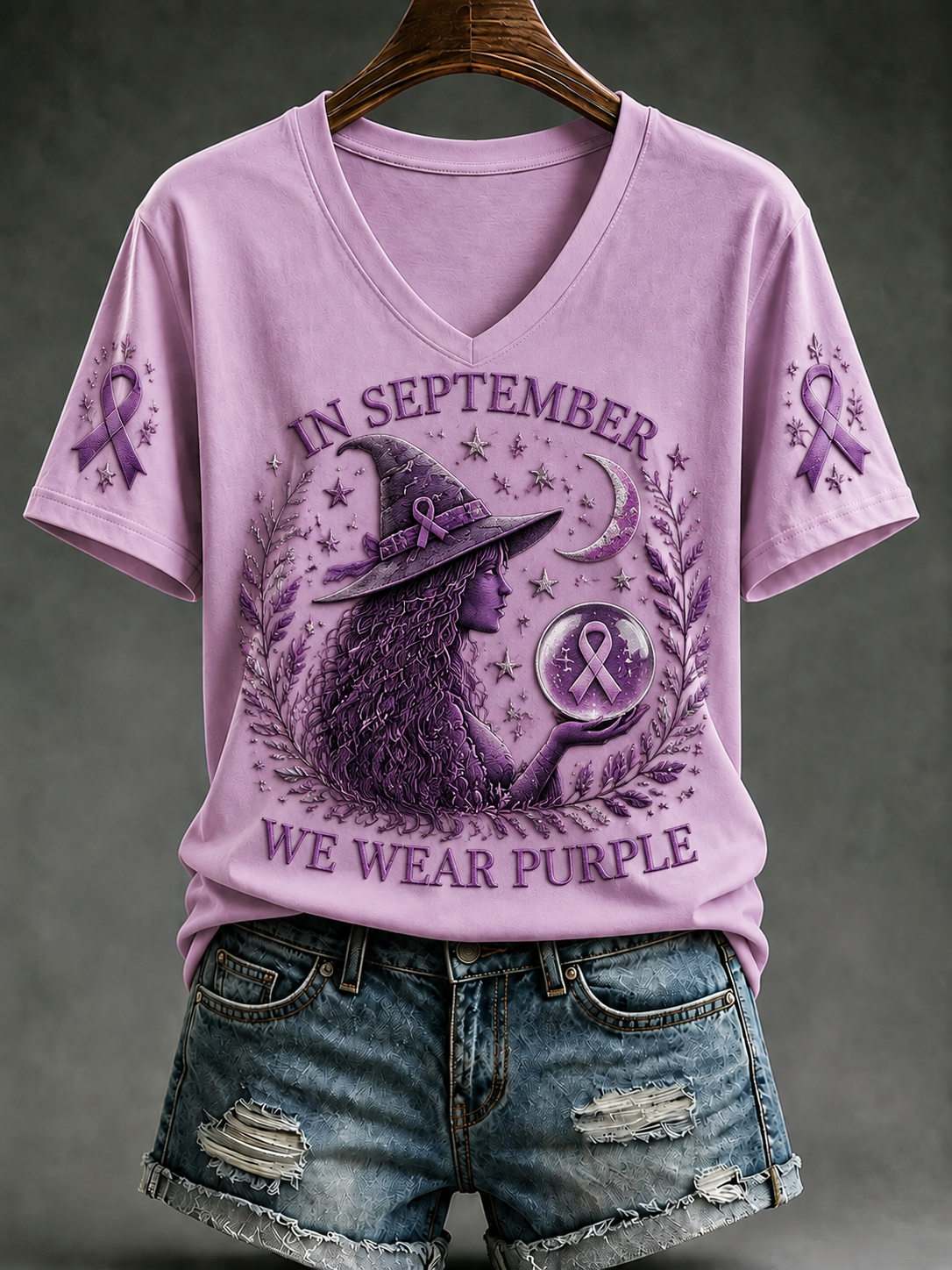 Kvinnor I september bär vi lila kortärmad T-shirt