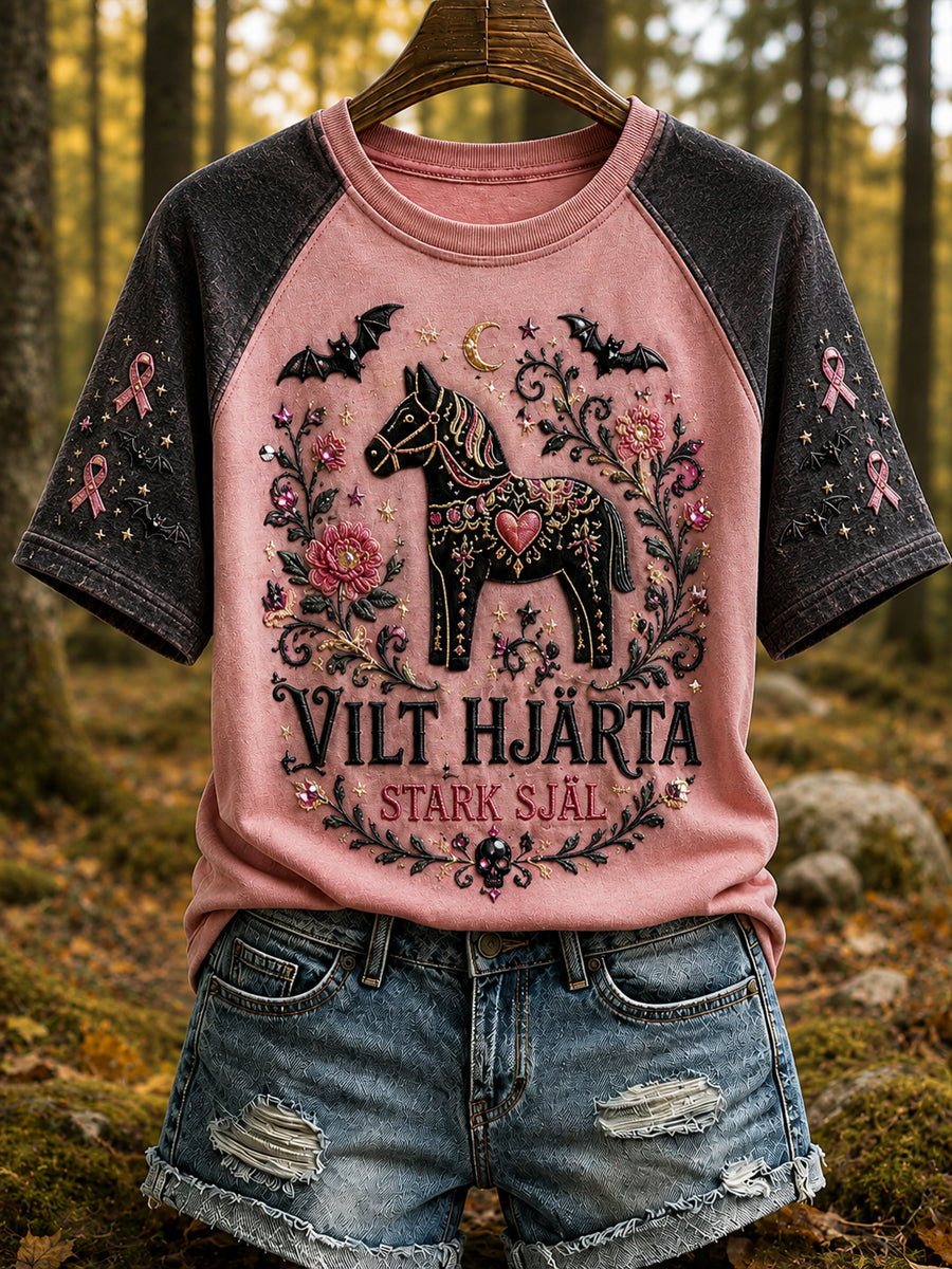 Kvinnors Halloween Bröstcancer medvetenhet “Dara” Häst T-shirt