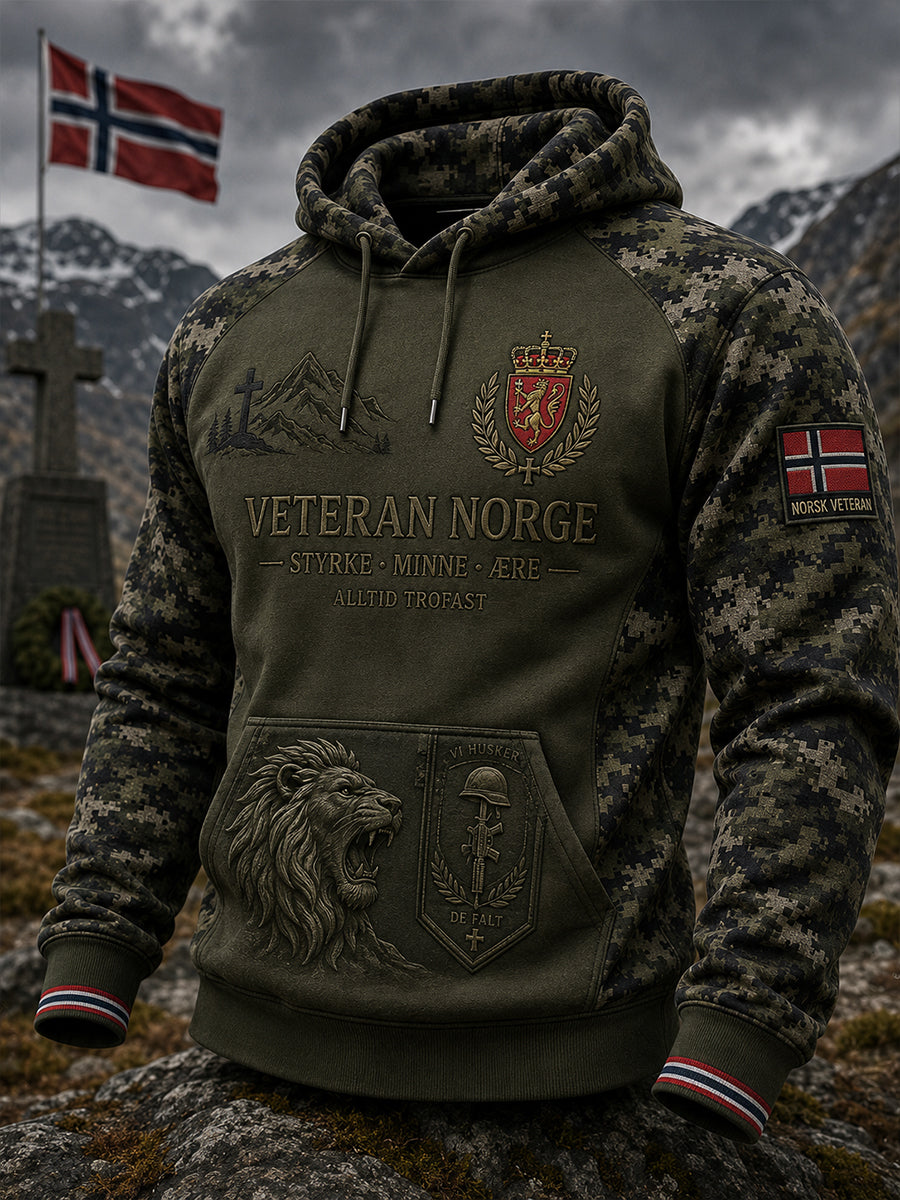 Herrlig langærmet hettegenser med vintage-kamuflasje og militærminneprenting