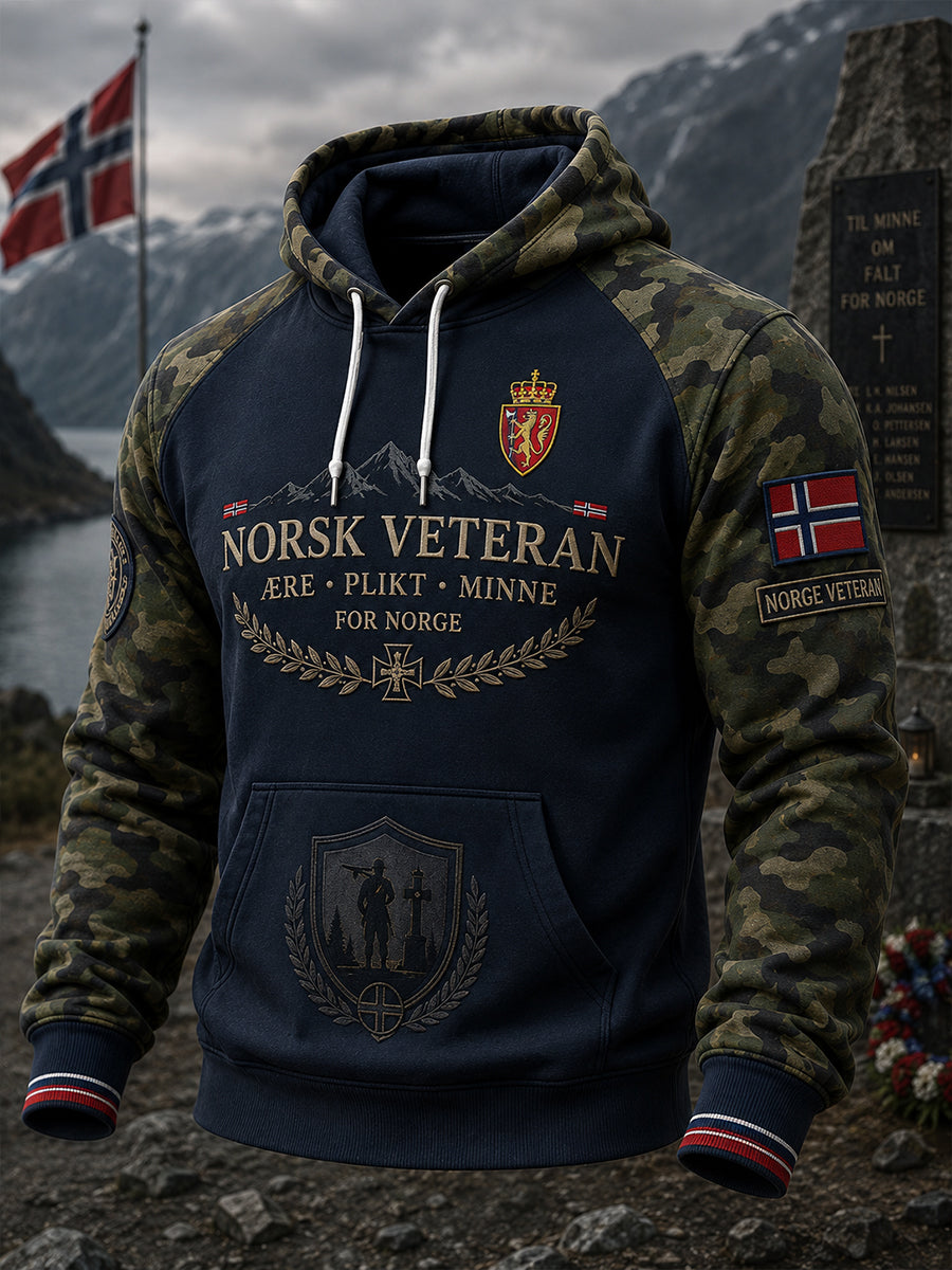 Herrlig langærmet hettegenser med vintage-kamuflasje og militærminneprenting