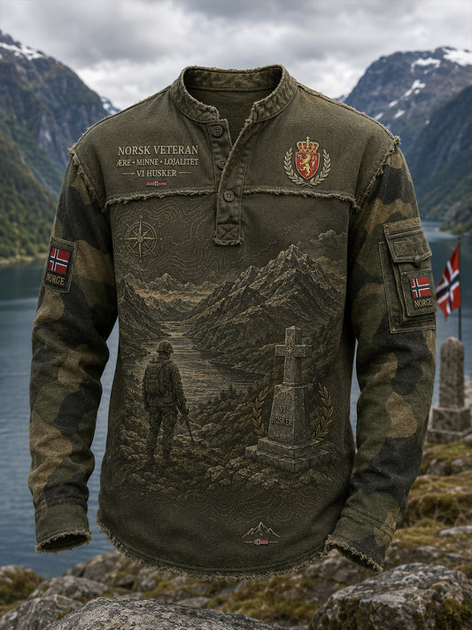 Menns langærme topp med vintagekamouflage og militær-insspirerte trykk