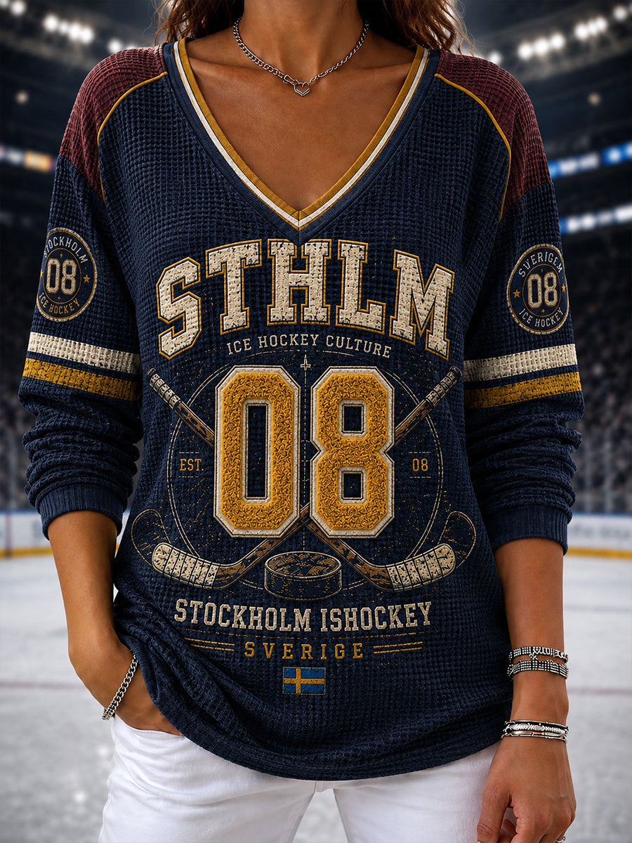 Damtröja i vintagestil från Stockholm, Sverige, med raglanärmar och ishockeymotiv
