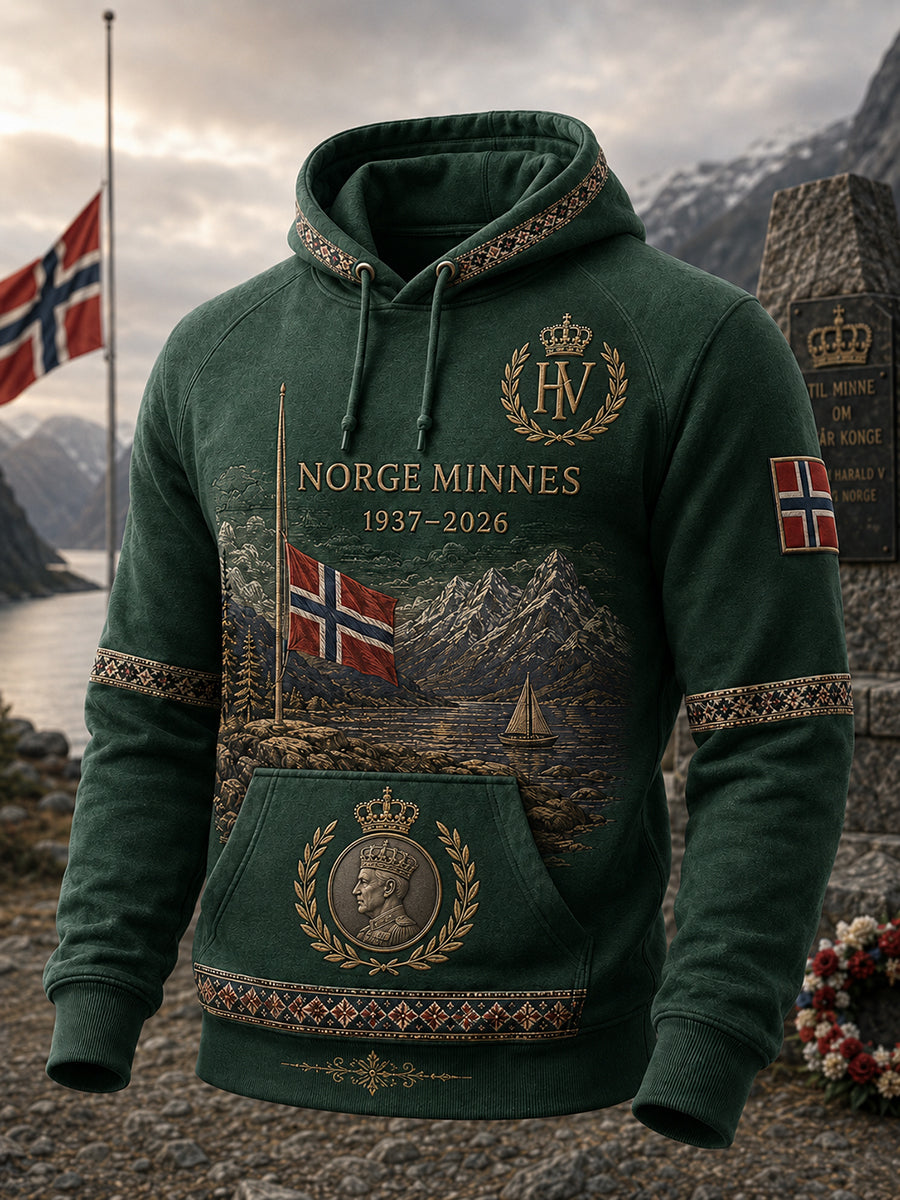 Herrlig hettegenser i overdimensjonert stil med fallende skuldre og lommer til minne om Kong Harald V av Norge